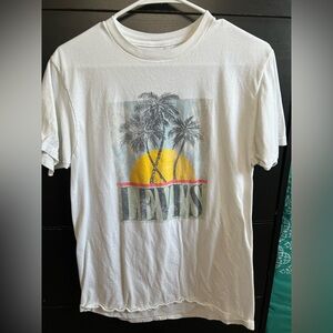 Men’s Levi’s short sleeve t shirt